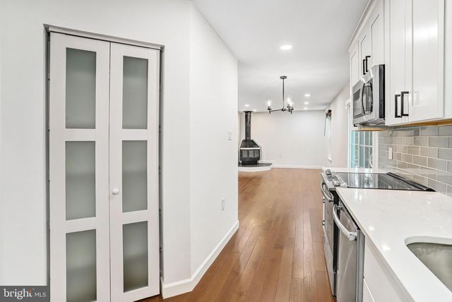 1413 BAYSHIRE LN, Herndon, VA 20170