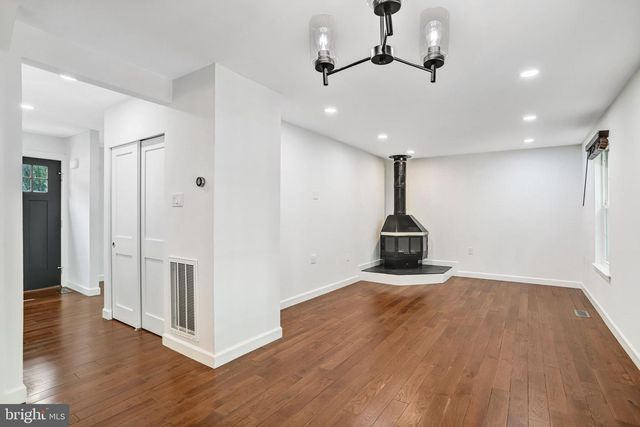 1413 BAYSHIRE LN, Herndon, VA 20170