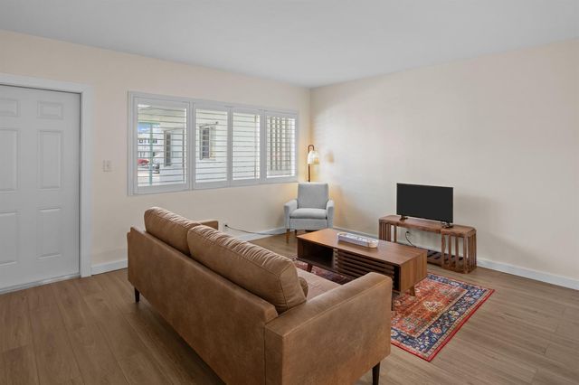 1980 Sunset Avenue 7, Lake Worth Beach, FL 33461