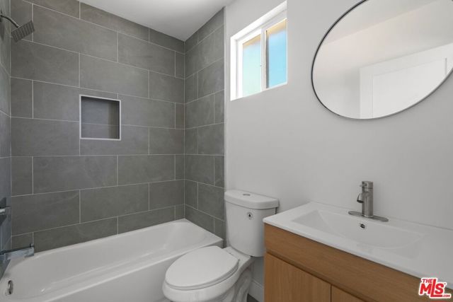 21007 Saticoy Street, Canoga Park (los Angeles), CA 91304