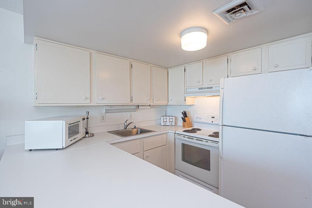 Image 10 of property listing at 11100 COASTAL HWY #1503, Ocean City, MD 21842