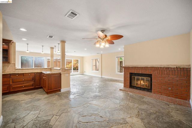 2002 Montauk Ct, Discovery Bay, CA 94505