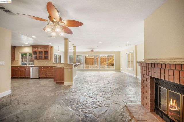 2002 Montauk Ct, Discovery Bay, CA 94505