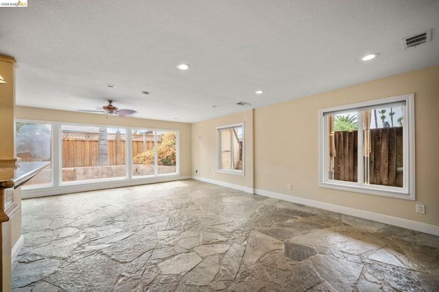 2002 Montauk Ct, Discovery Bay, CA 94505