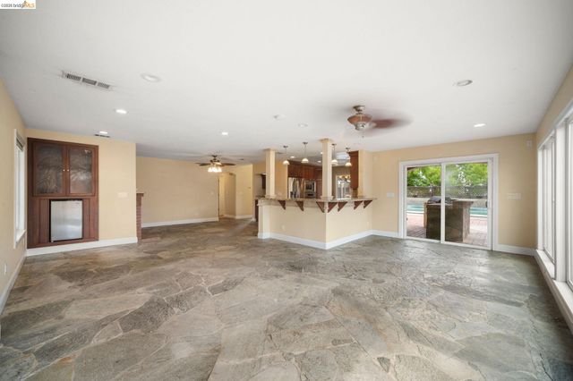 2002 Montauk Ct, Discovery Bay, CA 94505