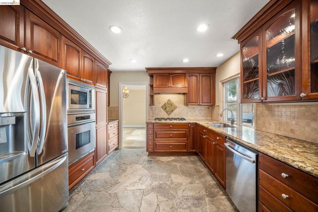 2002 Montauk Ct, Discovery Bay, CA 94505