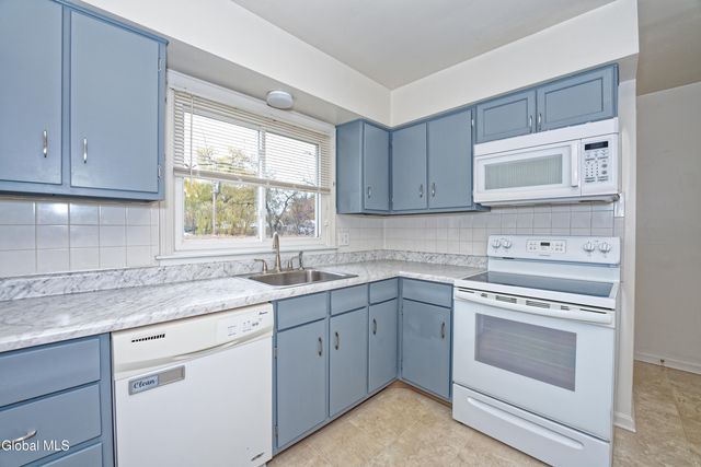 34 Commodore Street, Colonie, NY 12205