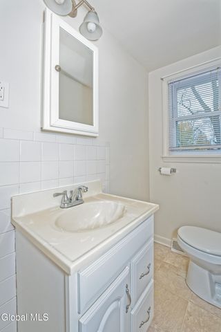 34 Commodore Street, Colonie, NY 12205