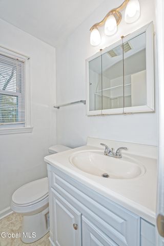 34 Commodore Street, Colonie, NY 12205