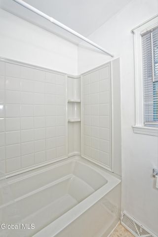 34 Commodore Street, Colonie, NY 12205