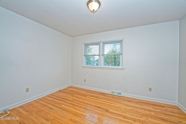 34 Commodore Street, Colonie, NY 12205