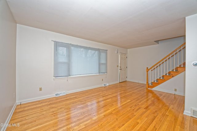 34 Commodore Street, Colonie, NY 12205