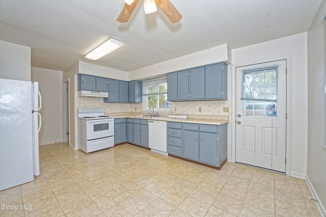 34 Commodore Street, Colonie, NY 12205