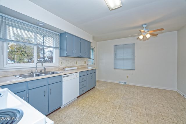 34 Commodore Street, Colonie, NY 12205