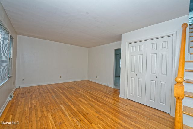 34 Commodore Street, Colonie, NY 12205