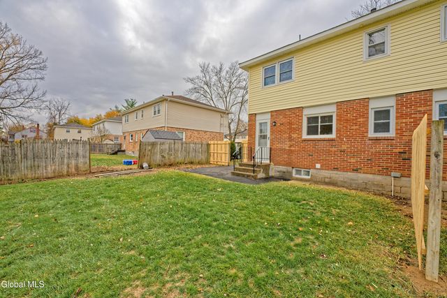 34 Commodore Street, Colonie, NY 12205