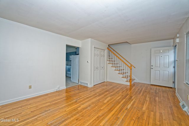 34 Commodore Street, Colonie, NY 12205