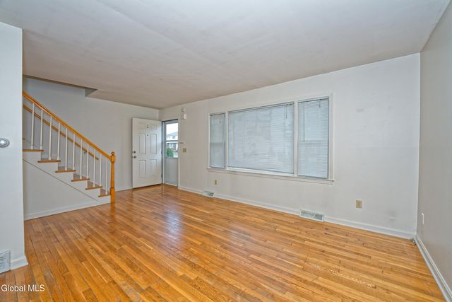 34 Commodore Street, Colonie, NY 12205