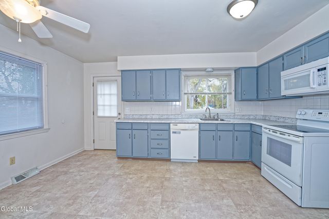 34 Commodore Street, Colonie, NY 12205