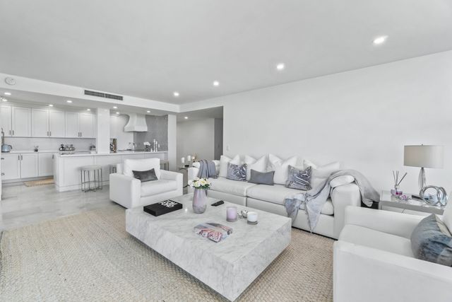 2295 S Ocean Boulevard 425, Palm Beach, FL 33480