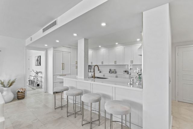 2295 S Ocean Boulevard 425, Palm Beach, FL 33480