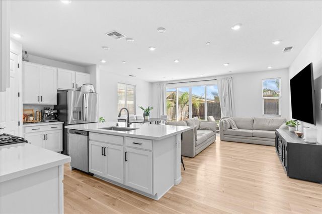 4155 Affirmed Dr, Olivehurst, CA 95961