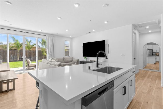 4155 Affirmed Dr, Olivehurst, CA 95961