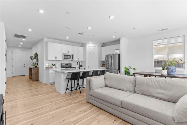 4155 Affirmed Dr, Olivehurst, CA 95961