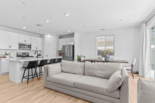 4155 Affirmed Dr, Olivehurst, CA 95961