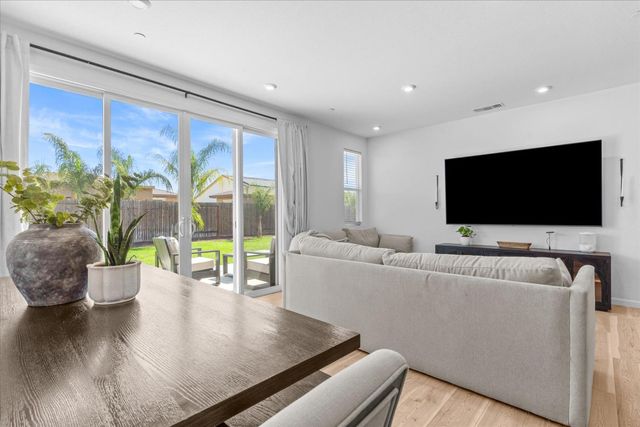 4155 Affirmed Dr, Olivehurst, CA 95961