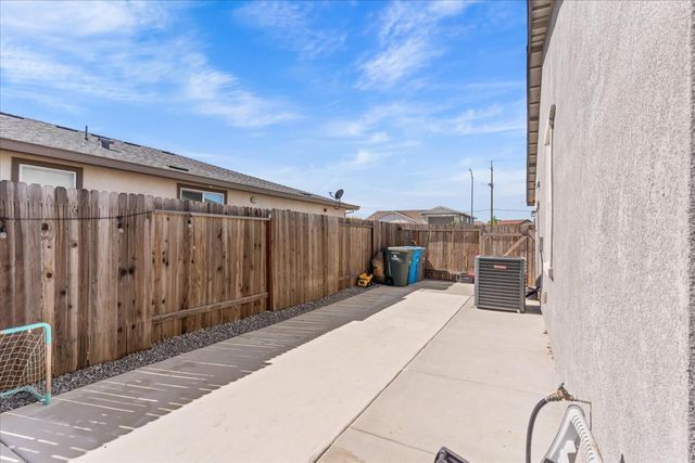 4155 Affirmed Dr, Olivehurst, CA 95961