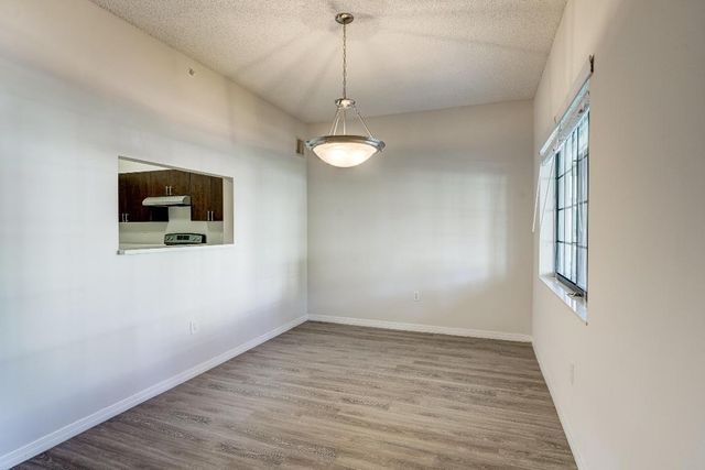 4685 N Haverhill Road B11, West Palm Beach, FL 33417