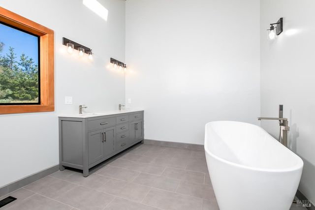 45460 Indian Shoals Rd, Mendocino, CA 95460