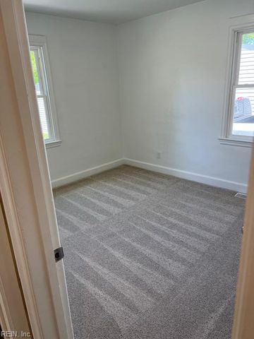 32 W Southampton AVE, Hampton, VA 23669