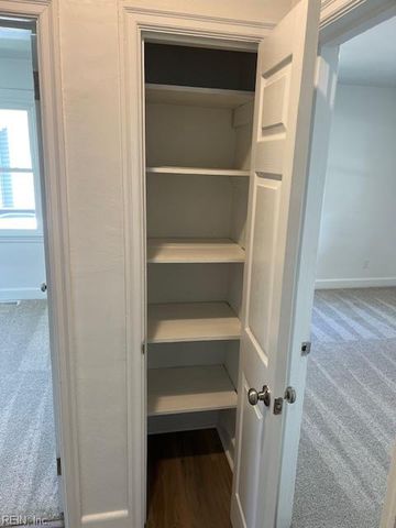 32 W Southampton AVE, Hampton, VA 23669