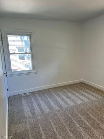 32 W Southampton AVE, Hampton, VA 23669