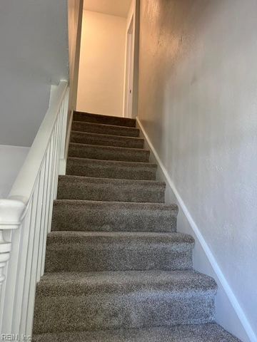 32 W Southampton AVE, Hampton, VA 23669