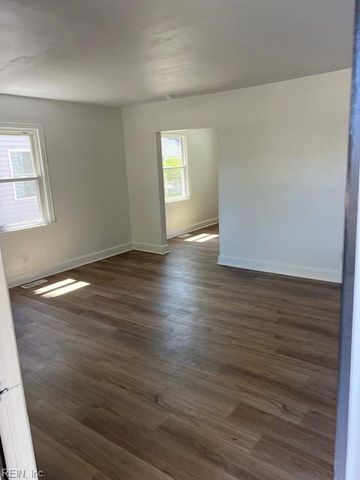 32 W Southampton AVE, Hampton, VA 23669