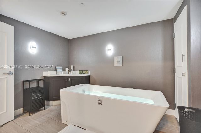 3201 NE 183rd St 2403, Aventura, FL 33160