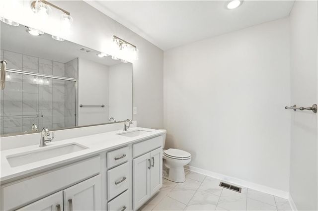 808 Glenn Circle, Raymore, MO 64083