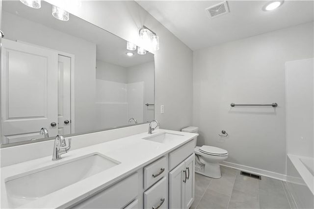 808 Glenn Circle, Raymore, MO 64083