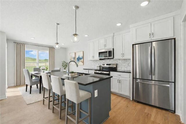 808 Glenn Circle, Raymore, MO 64083