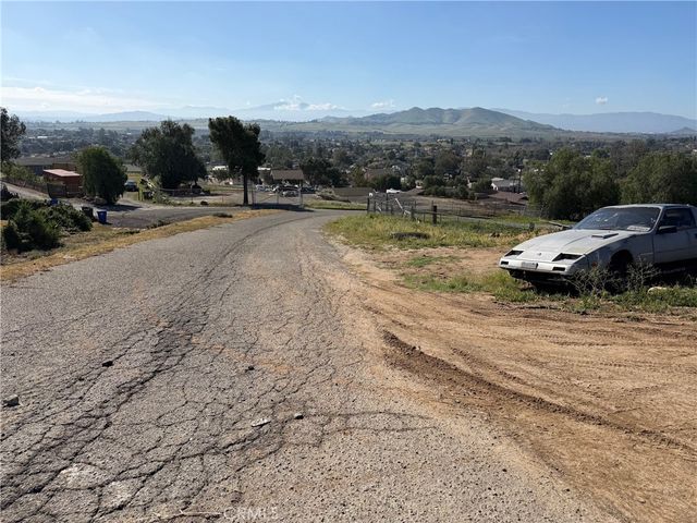 5484 Streett Cedar, Jurupa Valley, CA 92509