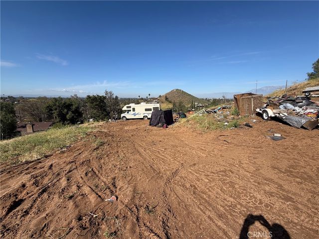 5484 Streett Cedar, Jurupa Valley, CA 92509