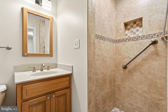 2375 N VERNON ST, Arlington, VA 22207
