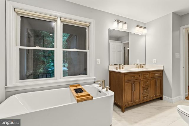 2375 N VERNON ST, Arlington, VA 22207