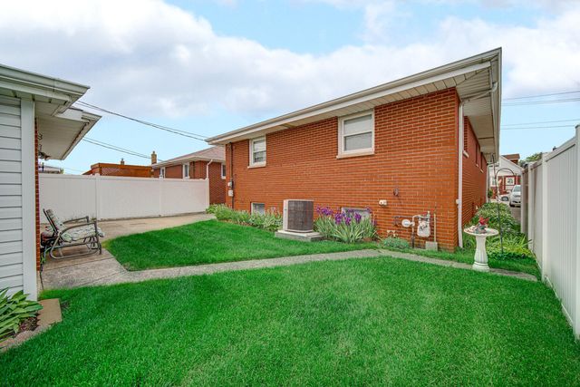 1941 Schrage Avenue, Whiting, IN 46394