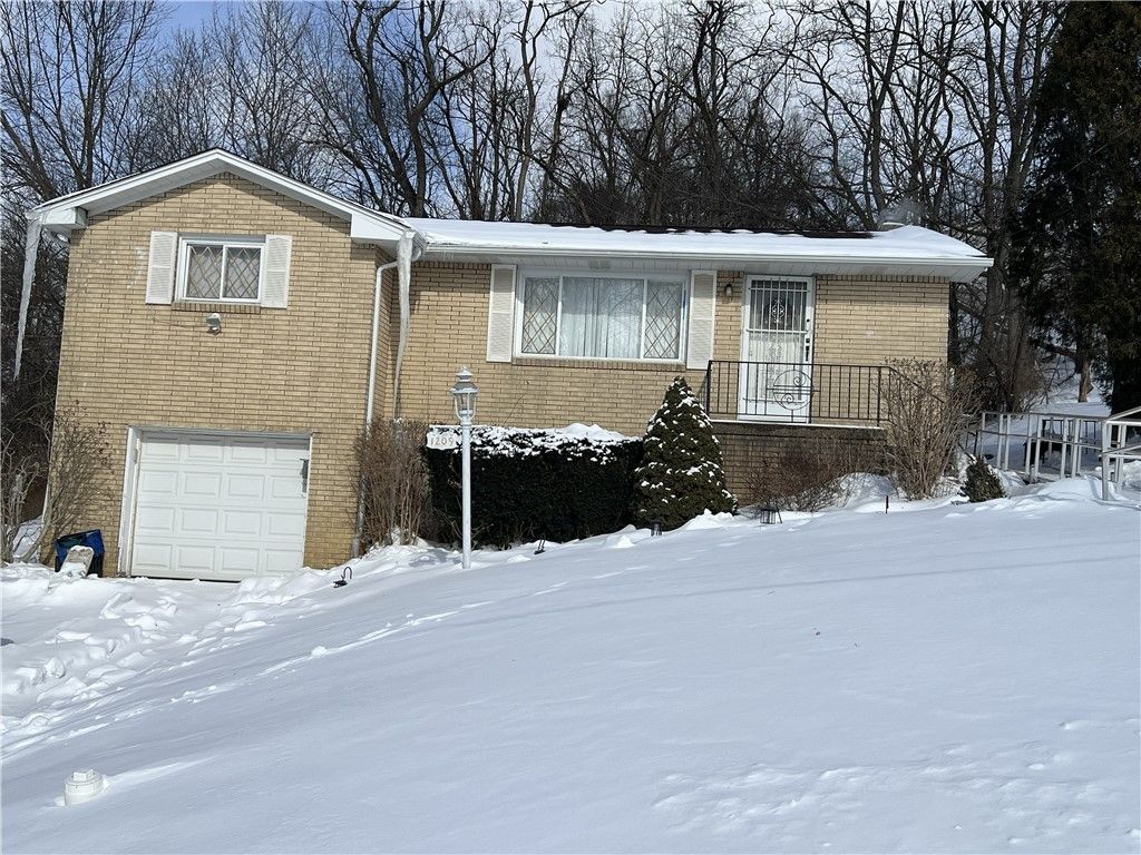 1209 Walnut St, N Versailles, PA 15137