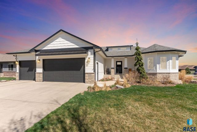 8608 S Carver Cir Circle, Sioux Falls, SD 57108