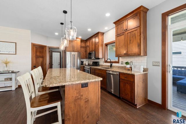8608 S Carver Cir Circle, Sioux Falls, SD 57108